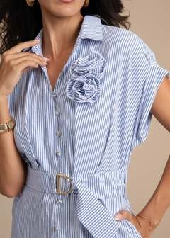 VESTIDO TECIDO DETALHE EM FLOR na internet