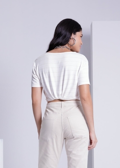 BLUSA MALHA LISTRADA COM DECOTE V - comprar online