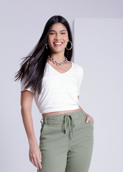 BLUSA MALHA LISTRADA COM DECOTE V - Amsterdam Closet