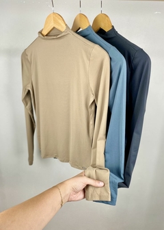 Blusa Malha Básica Gola Alta Feminina
