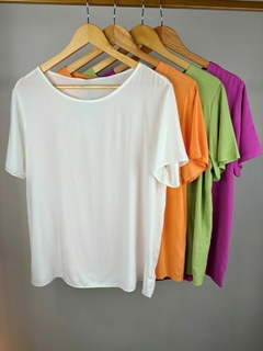 BLUSA EM VISCOSE MANGA CURTA BÁSICA