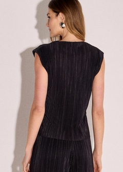 BLUSA MUSCLE EM TECIDO PLISSADO - loja online
