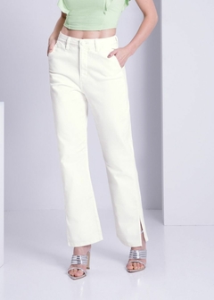 CALÇA JEANS EM SARJA FEMININA RETA