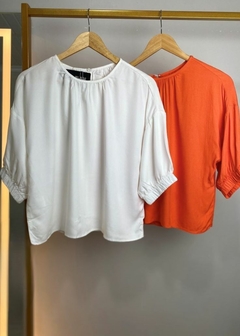 BLUSA EM VISCOSE SOLTA MANGA CURTA - loja online