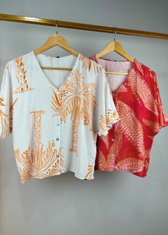 CAMISA EM VISCOSE MANGA 3/4 ESTAMPADA - comprar online