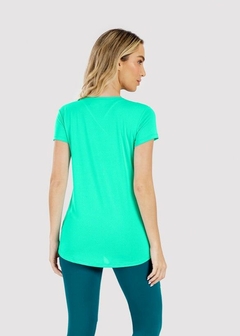 BLUSA EM MALHA ¨DRY¨ COM LEVE VAZADOS MANGA CURTA - comprar online