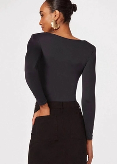 Imagem do BLUSA ASSIMETRICA EM MALHA POLIAMIDA DELICATE