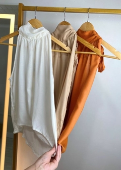REGATA EM VISCOSE SOLTA COM AMARRAÇÃO NA GOLA - loja online