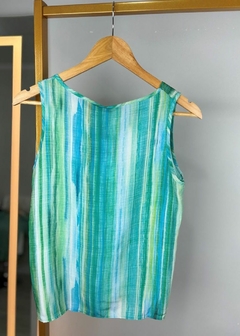 REGATA EM VISCOSE SEM MANGAS ESTAMPADA