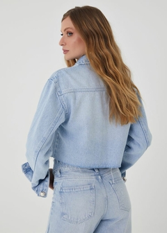 JAQUETA JEANS CROPPED FEMININA - comprar online