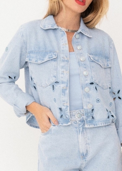 JAQUETA TATI JEANS COM BORDADO VAZADO - comprar online
