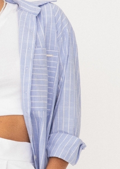 CAMISA EM TECIDO MANGA LONGA COM BOLSOS LISTRADA - loja online