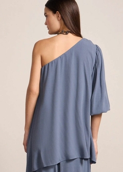 BLUSA ASSIMÉTRICA EM CREPE FEMININA - comprar online