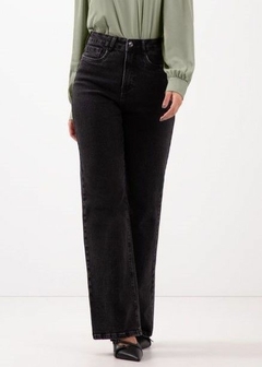 CALCA JEANS COM ELASTANO PRETO