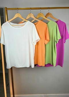BLUSA EM VISCOSE MANGA CURTA BÁSICA