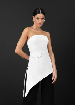 BLUSA EM TICOLINE TOMARA CAIA COM PONTA ASSIMÉTRICA
