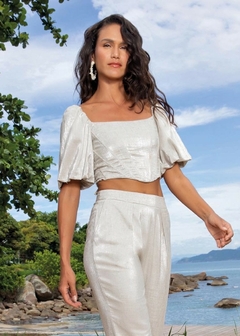 TOP CROPPED EM LINHO JUSTO COM BRILHO - comprar online