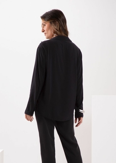 Camisa Viscose com Aplique Feminina