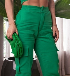 CALÇA JESSICA LINHO RETA COM BOLSO CARGO - comprar online