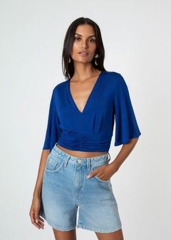 BLUSA CROPPED EM MALHA JUSTO FEMININA MANGA CURTA na internet