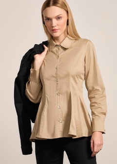 CAMISA ACINTURADA EM TRICOLINE COM ELASTANO