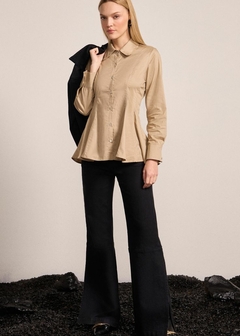 CAMISA ACINTURADA EM TRICOLINE COM ELASTANO - comprar online