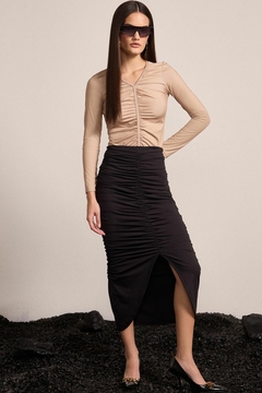 BLUSA DRAPEADA EM MALHA POLIAMIDA DELICATE - comprar online