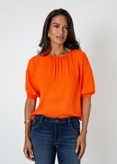 BLUSA EM VISCOSE SOLTA MANGA CURTA