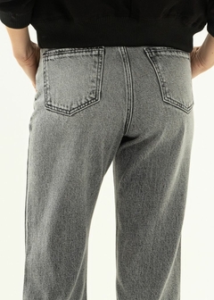 CALÇA JEANS LOOSE FIT FEMININA na internet