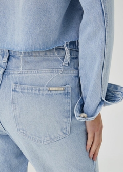 JAQUETA JEANS CROPPED FEMININA - comprar online