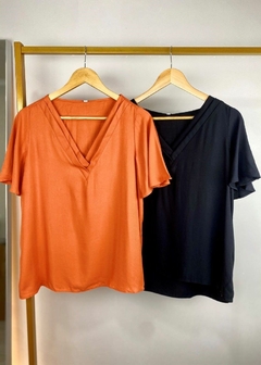 BLUSA VISCOSE COM DECOTE V PLUS SIZE