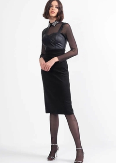 VESTIDO SUEDI COM DETELHE EM COURINO na internet