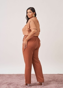 CALÇA VISCOSE RISCA DE GIZ FEMININA na internet