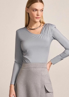 Imagem do BLUSA ASSIMETRICA EM MALHA POLIAMIDA DELICATE