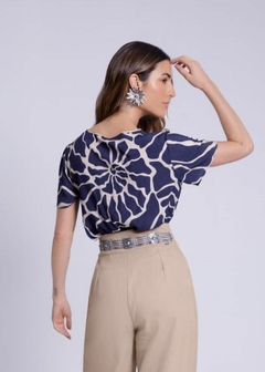 BLUSA EM VISCOSE FEMININA MANGA CURTA - Amsterdam Closet