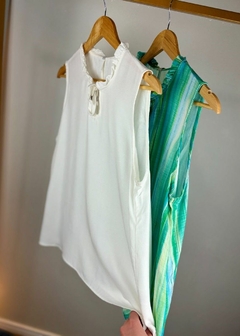 REGATA EM VISCOSE PLUS SIZE COM AMARRAÇÃO NA GOLA - Amsterdam Closet