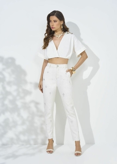 CALÇA JEANS MOM APLIQUE FRONTAL - Amsterdam Closet