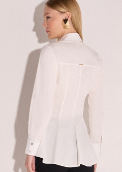 CAMISA ACINTURADA EM TRICOLINE COM ELASTANO - loja online