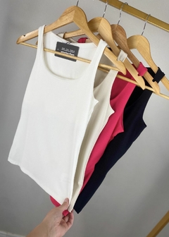REGATA EM MALHA CANELADA FEMININA - comprar online