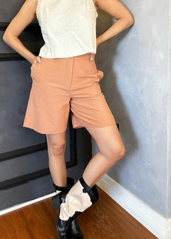 BERMUDA EM VISCOSE ALFAIATARIA COM BOLSOS
