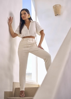 CALÇA JEANS MOM APLIQUE FRONTAL - loja online