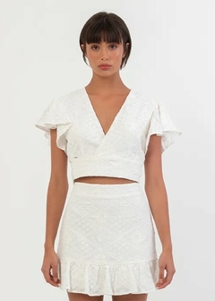 CROPPED EM ALGODÃO BORDADA COM DETALHE TRASPASSADO - loja online