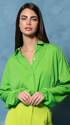 CAMISA EM TECIDO MANGAS BUFANTES FEMININA