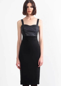 VESTIDO SUEDI COM DETELHE EM COURINO