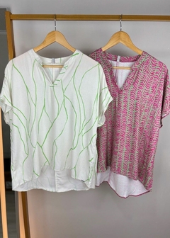 Imagem do BLUSA EM VISCOSE DECOTE V ESTAMPADA