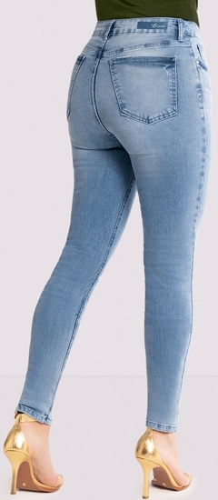 CALÇA JEANS COM ELASTANO CHAPA BARRIGA AZUL CLARO - comprar online