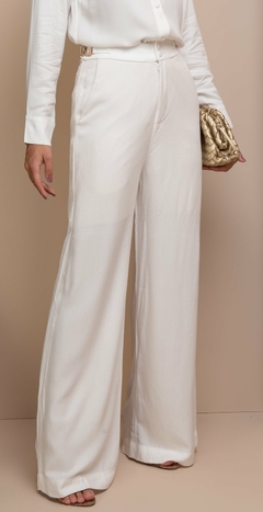 CALÇA EM TECIDO PANTALONA COM DETALHE NA CINTURA