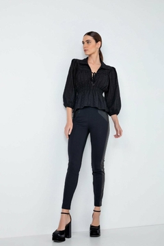 CALÇA MONTARIA EM TECIDO COM DETALHES EM CORINO - Amsterdam Closet