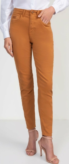 CALÇA FEMININA COTELE CIGARRETE MARROM - loja online
