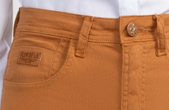 CALÇA FEMININA COTELE CIGARRETE MARROM - Amsterdam Closet